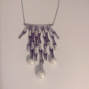 Vintage Beautiful silver and pearl necklace